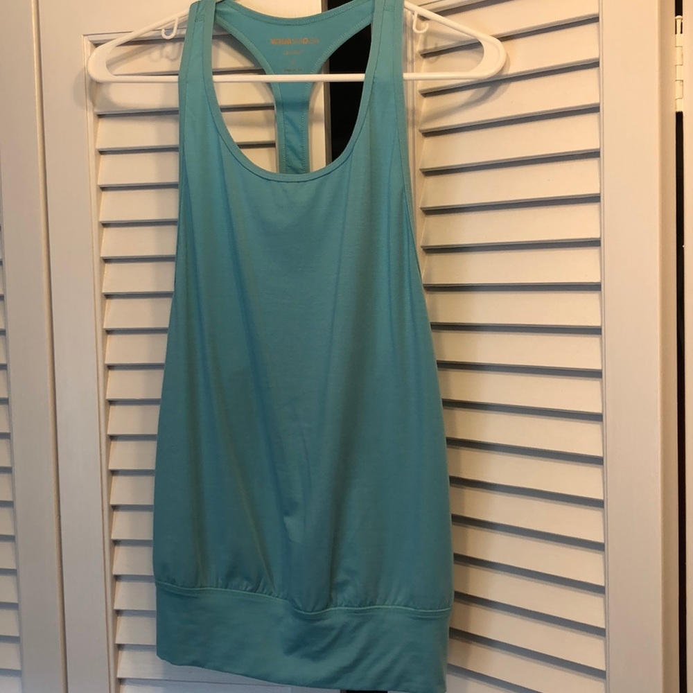 💙NWOT YogaSmoga workout top!